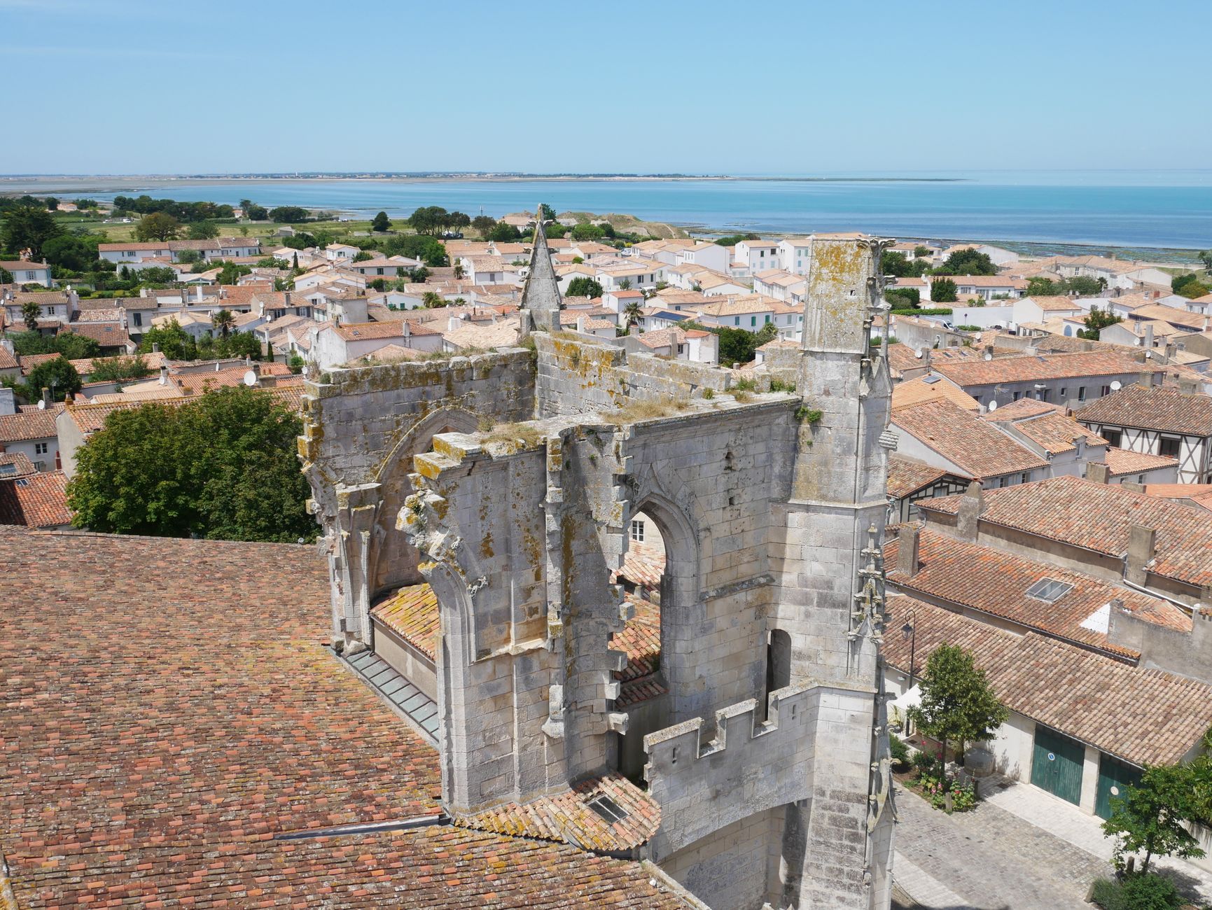 Bâchage de toiture équipe à Sevran